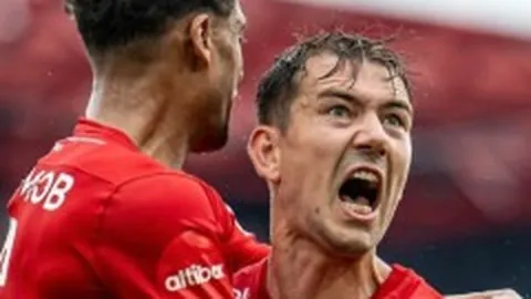 中国队勇夺哈尔滨亚冬会冰壶混双铜牌，首枚奖牌亮相央视体育