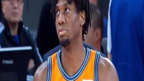 2025年11月足坛荣耀之星：哈兰德荣耀加冕，MVP风采独领风骚！